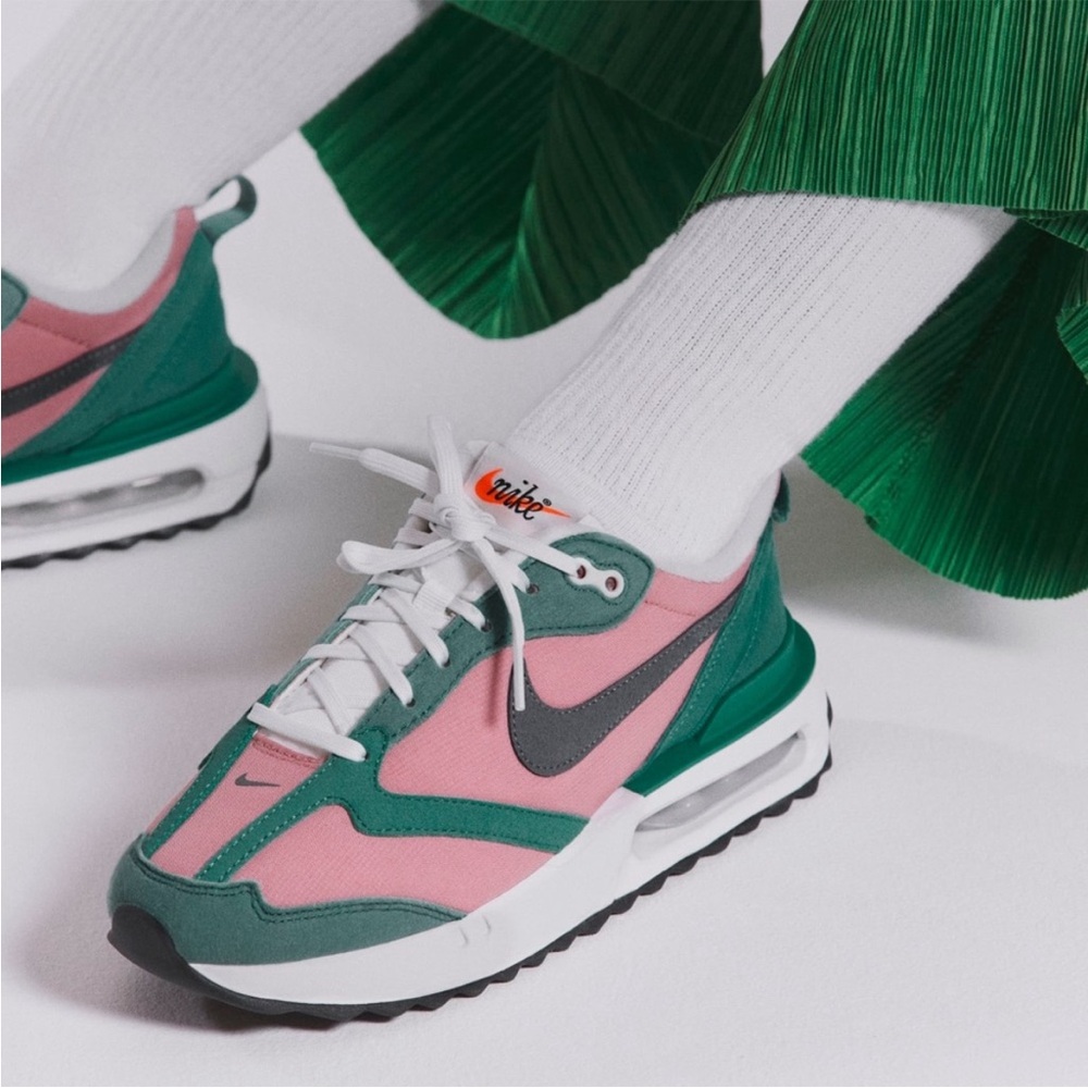 Nike Air Max Dawn Rust Pink Jade Glaze Sneaker Size 6.5 Watermelon